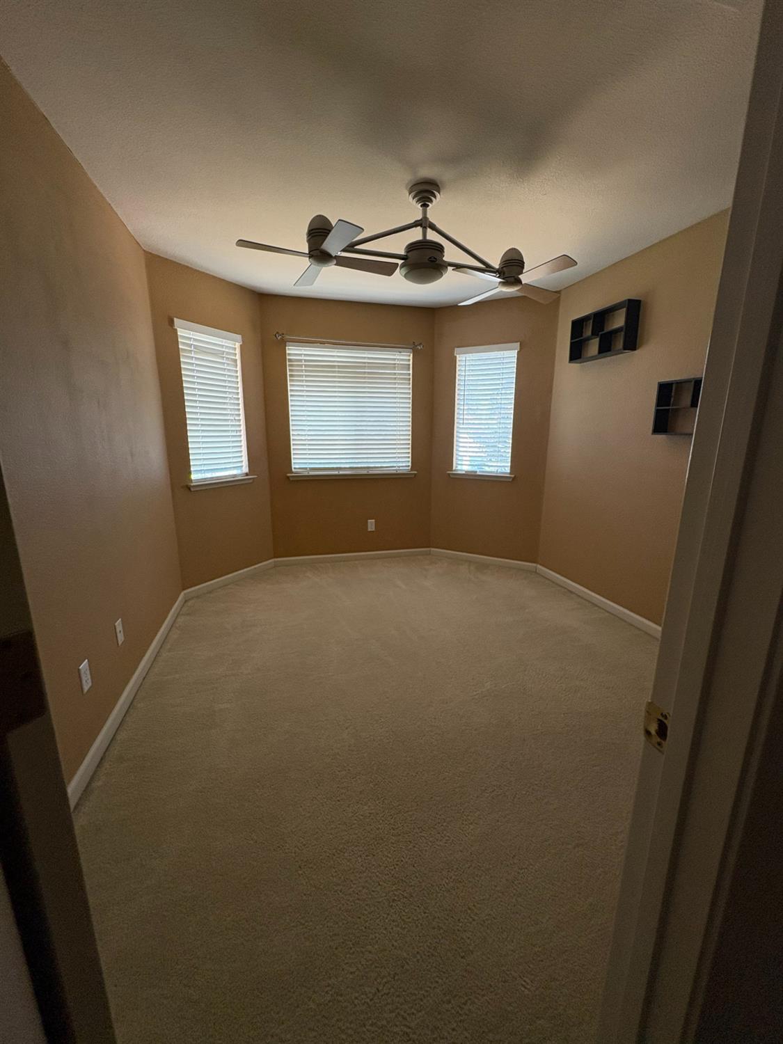 8002 N 5Th St, Fresno, CA 93720