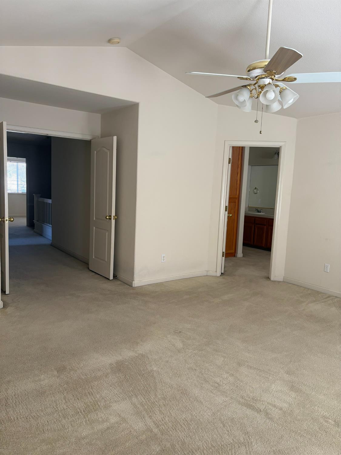 8002 N 5Th St, Fresno, CA 93720