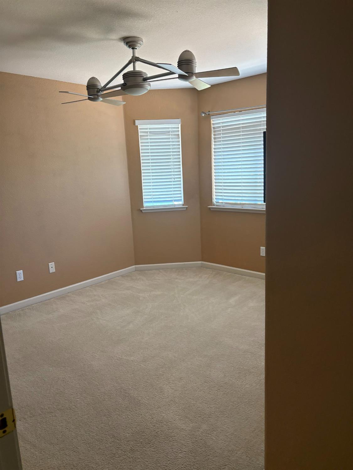 8002 N 5Th St, Fresno, CA 93720