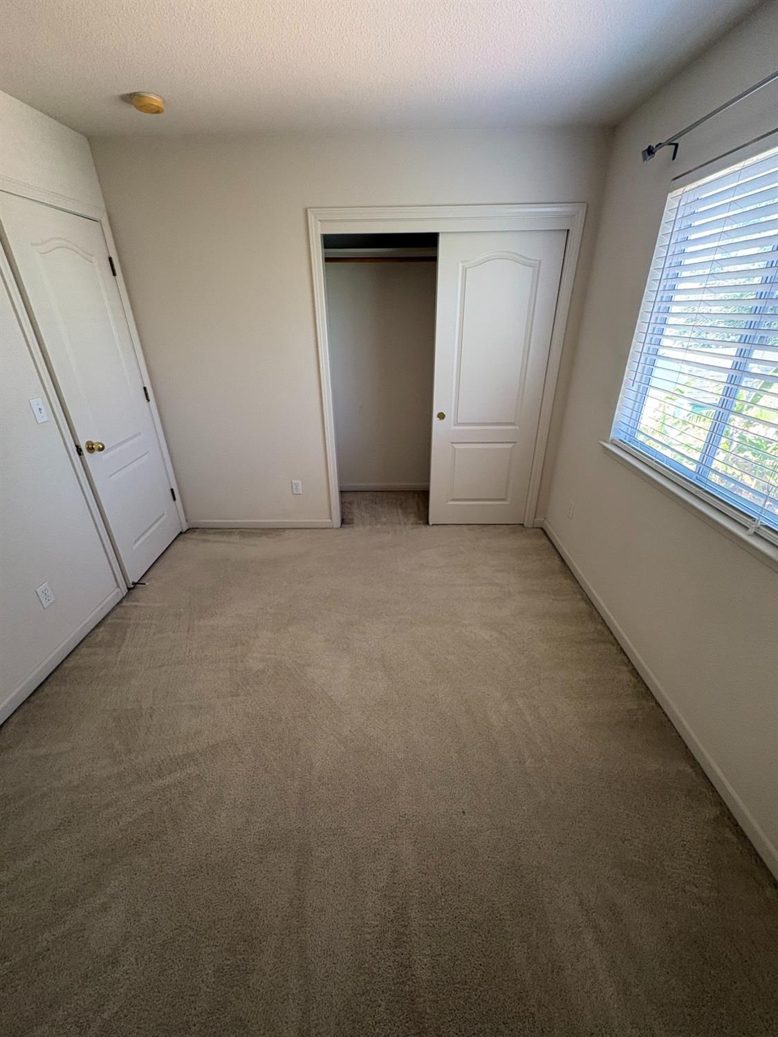 8002 N 5Th St, Fresno, CA 93720