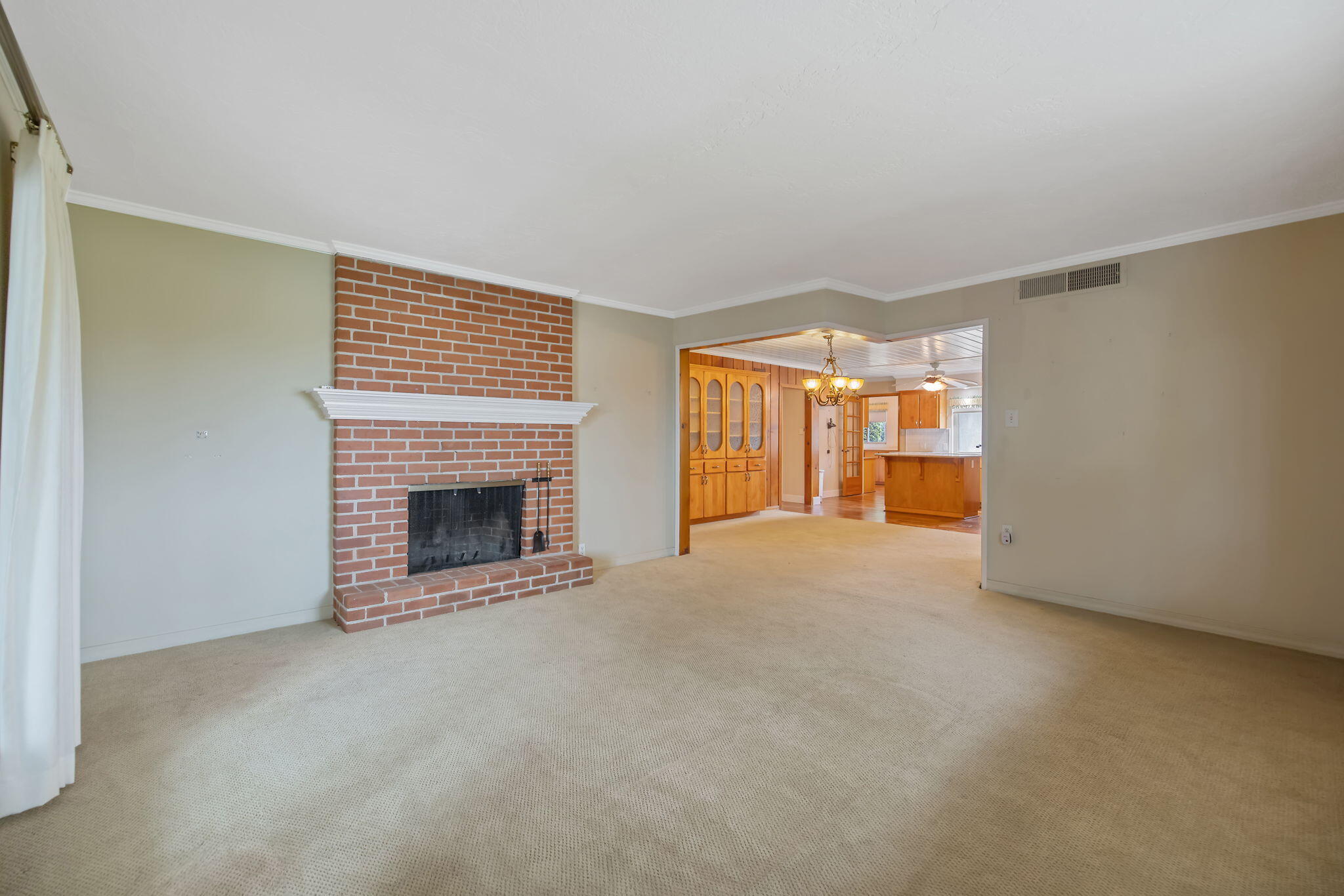 1714 N Blythe Ave, Fresno, CA 93722