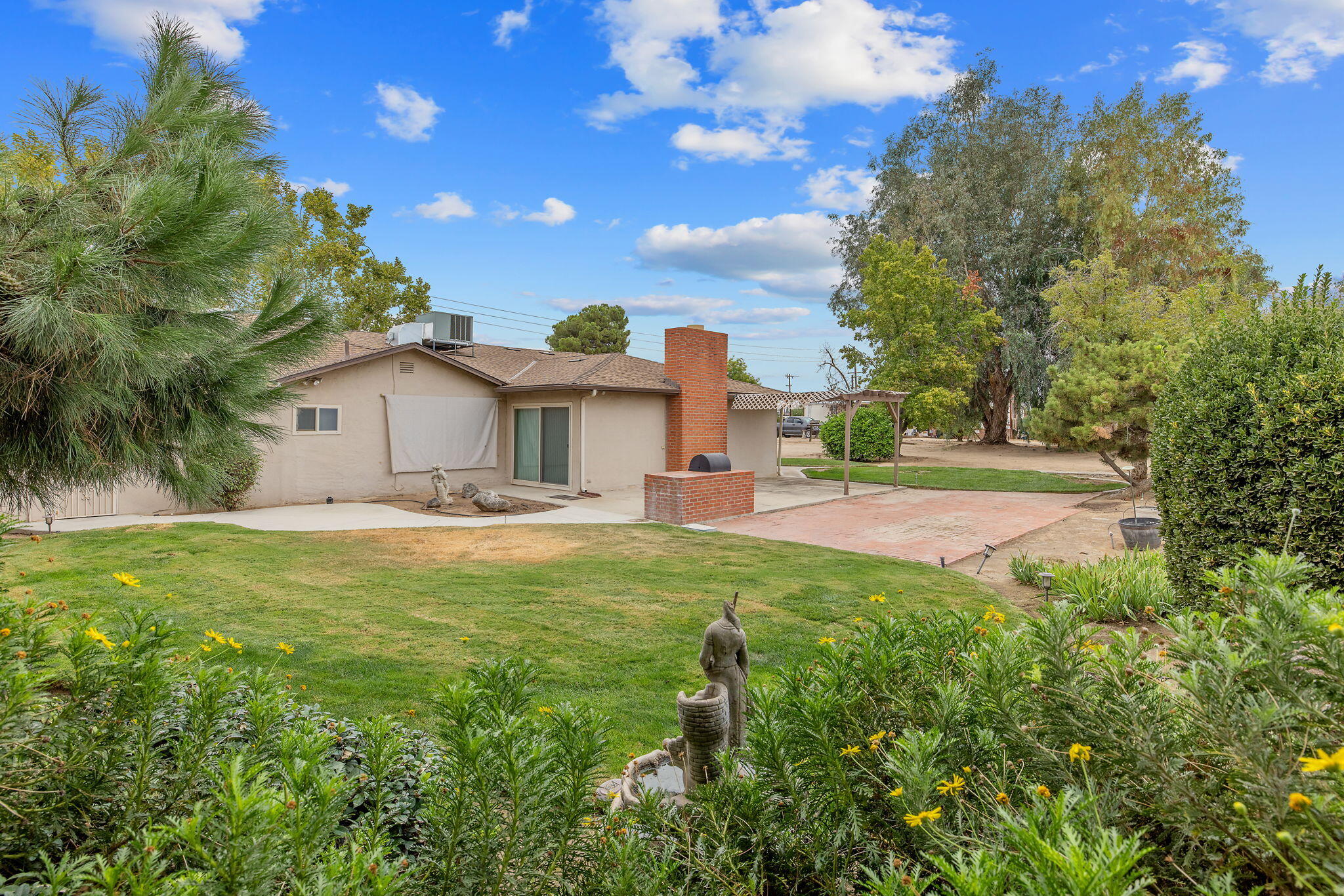 1714 N Blythe Ave, Fresno, CA 93722