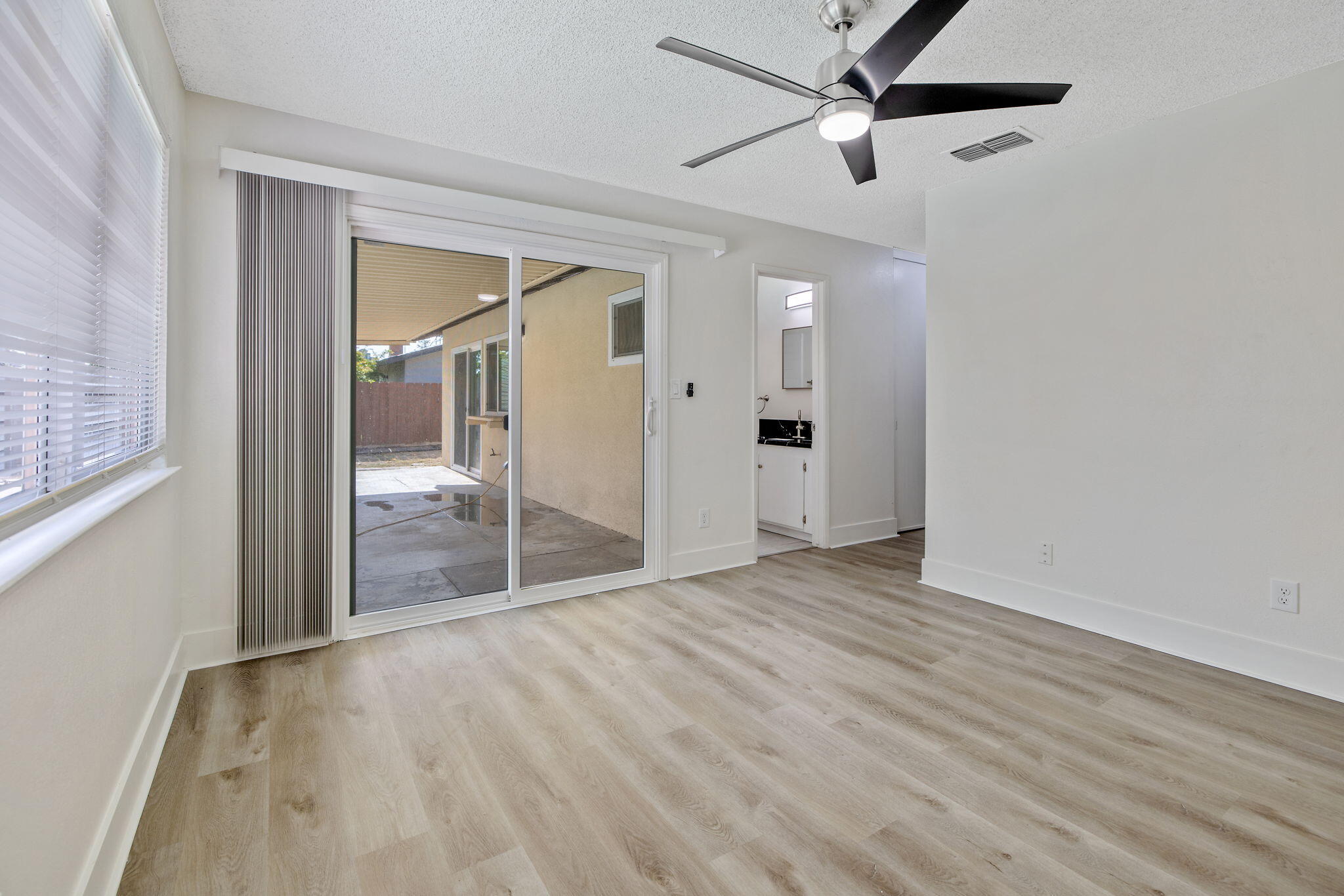 534 W Swift Ave, Fresno, CA 93705